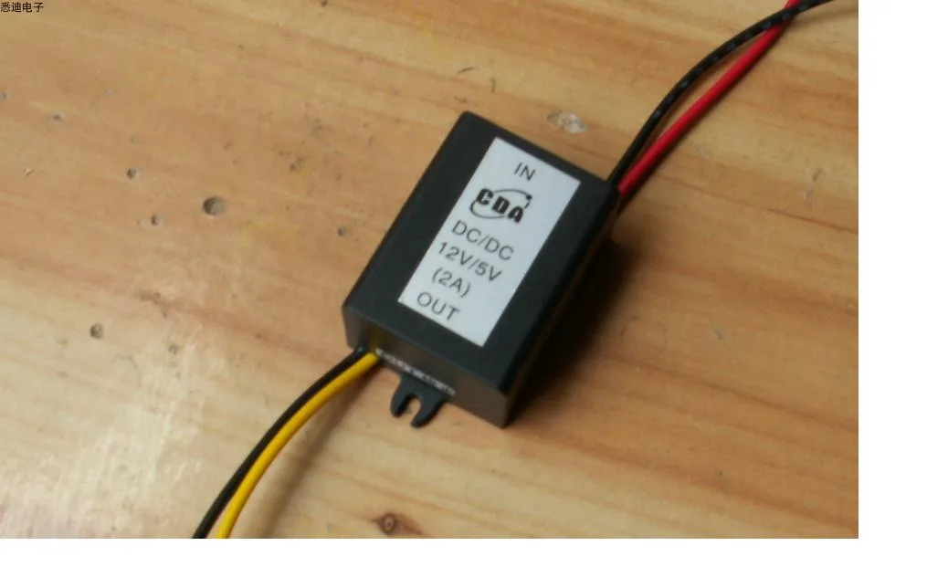 مخفض الجهد (12V / 5V) ، DC / DC ، لتعديل المعدات الإلكترونية الصغيرة ، مثل السيارة والاتصالات