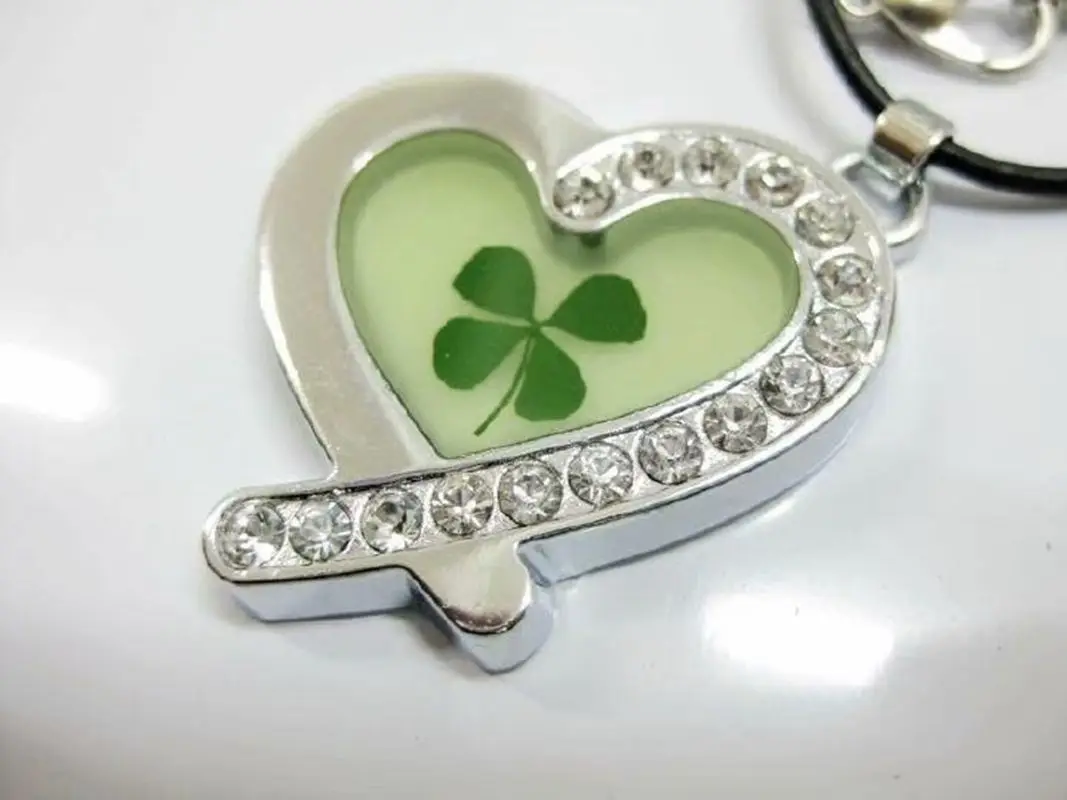 100 pcs  Four-Leaf Clover Pendant Real Charms Lucky Jewelry Party Gifts