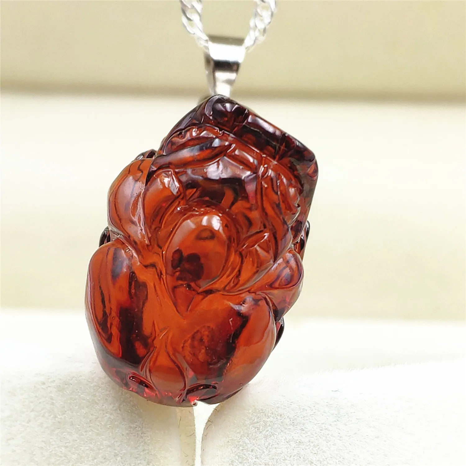 Natural Red Amber Pi Xiu Carved Pendant Red Amber Necklace Women Men Crystal Yellow Amber AAAAA