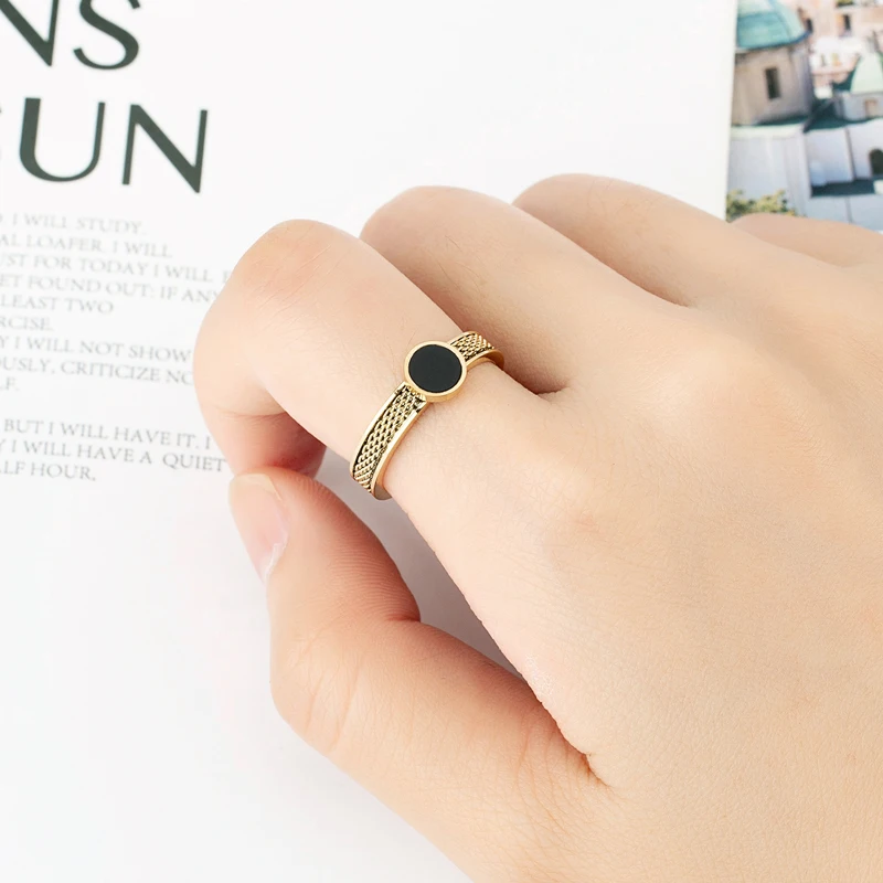 Exquisite Chain And Circle Black Acrylic Charm Ring High Quality Titanium Steel Gold Color Fashion Jewelry Gift For Woman