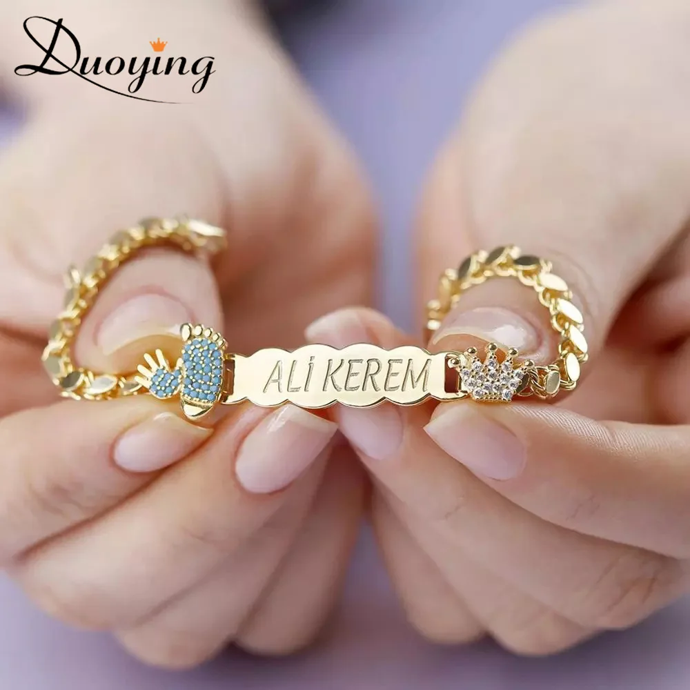 

Duoying Baby Bar Engraved Name Personalized Name Bracelet Baby Foot Crown Zircon Charm Color Stones Thick Chain Custom Bracelet