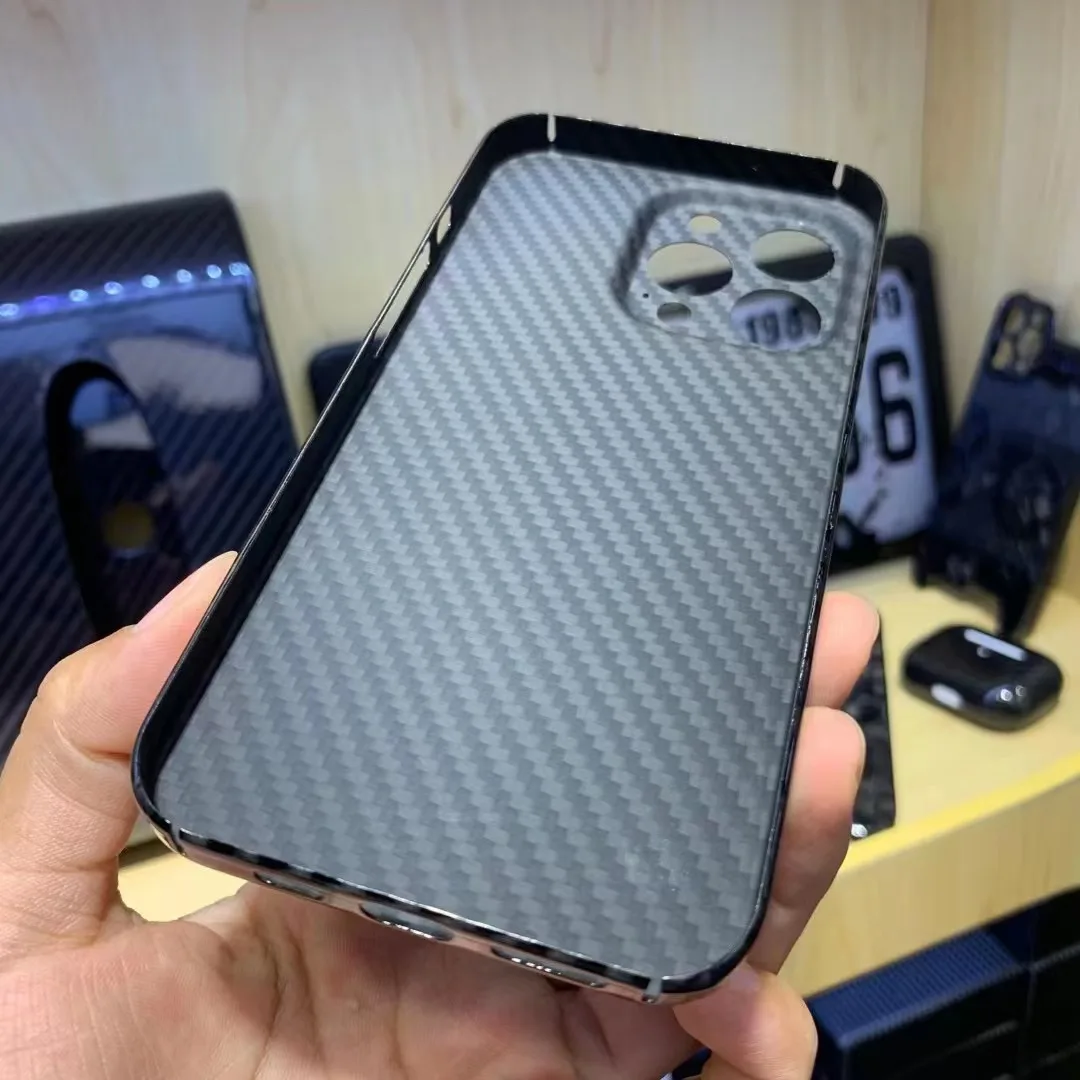 حافظة هاتف من ألياف الكربون الحقيقية النقية لهاتف آيفون 13 برو ماكس ألياف الأراميد مقاومة للسقوط رقيقة جدا آيفون 13 غطاء حماية صغير