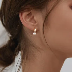 LIVVY-pendientes de estilo coreano para mujer, aretes de aro con cierre de oreja de perla Simple, Color plateado, joyería fina y elegante