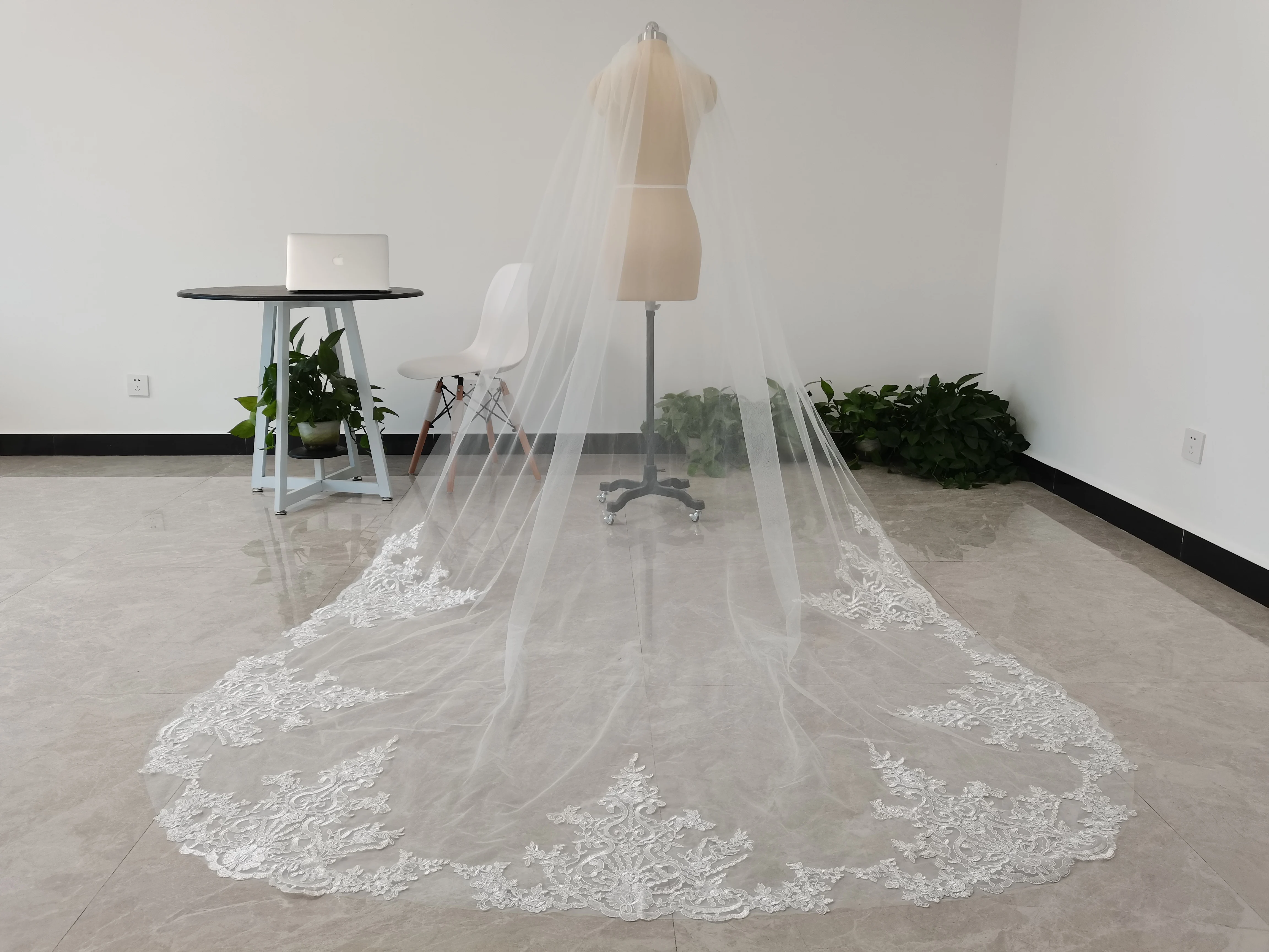 Cathedral lace applique bridal veil single layer wedding veil white/ivory tulle veil with comb