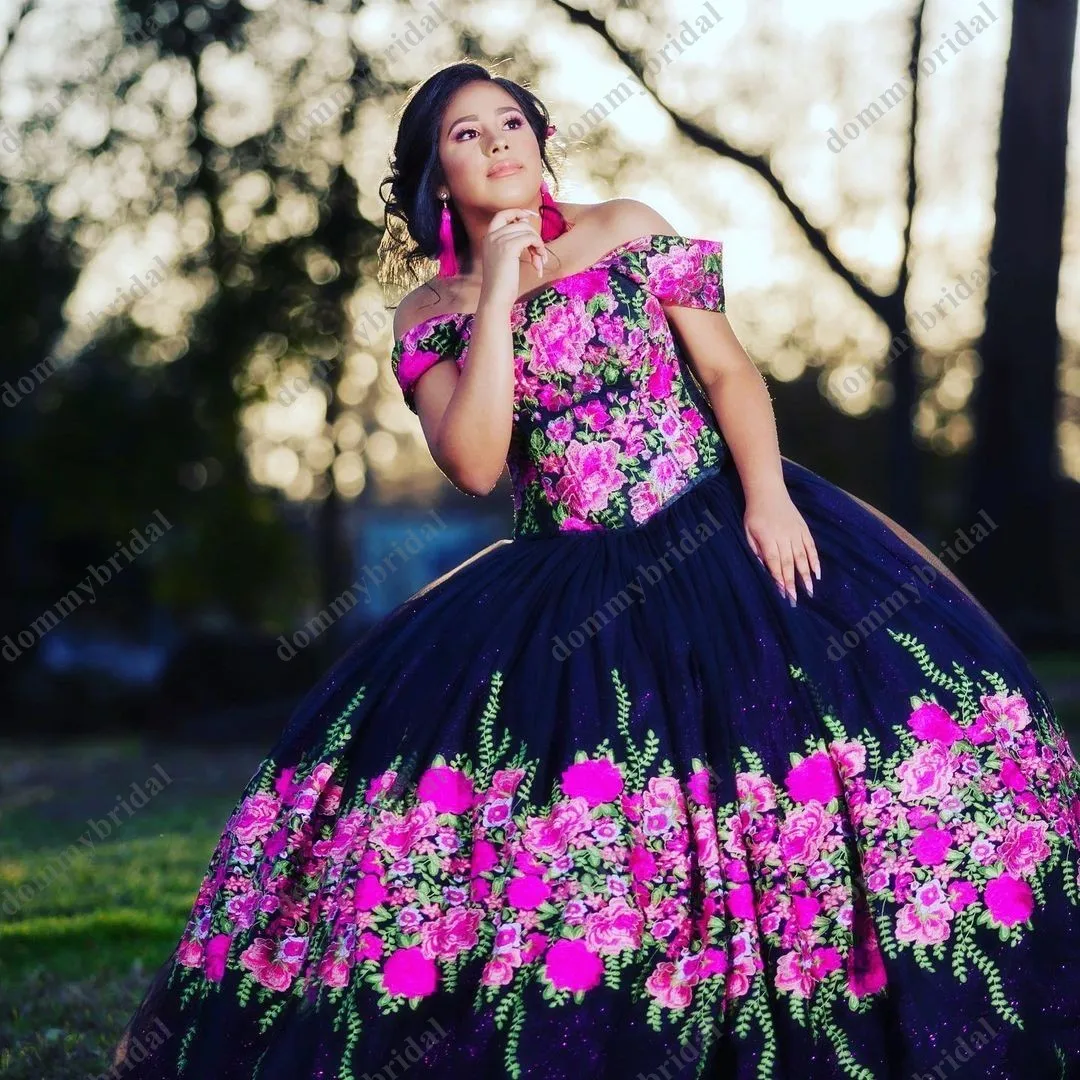 Vestido negro con flores bordadas para niña, Vestido De baile Sexy para quinceañera, Formal, sin hombros, De 15 a 16 años