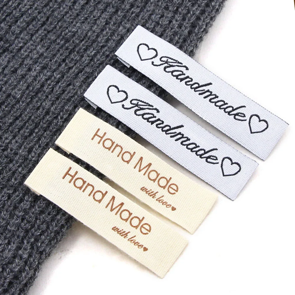 Gestikkte Labels – Warum meine handgenähten Baumwolllabels das Beste sind, was ich je für meine Kleidungsstücke verwendet habe