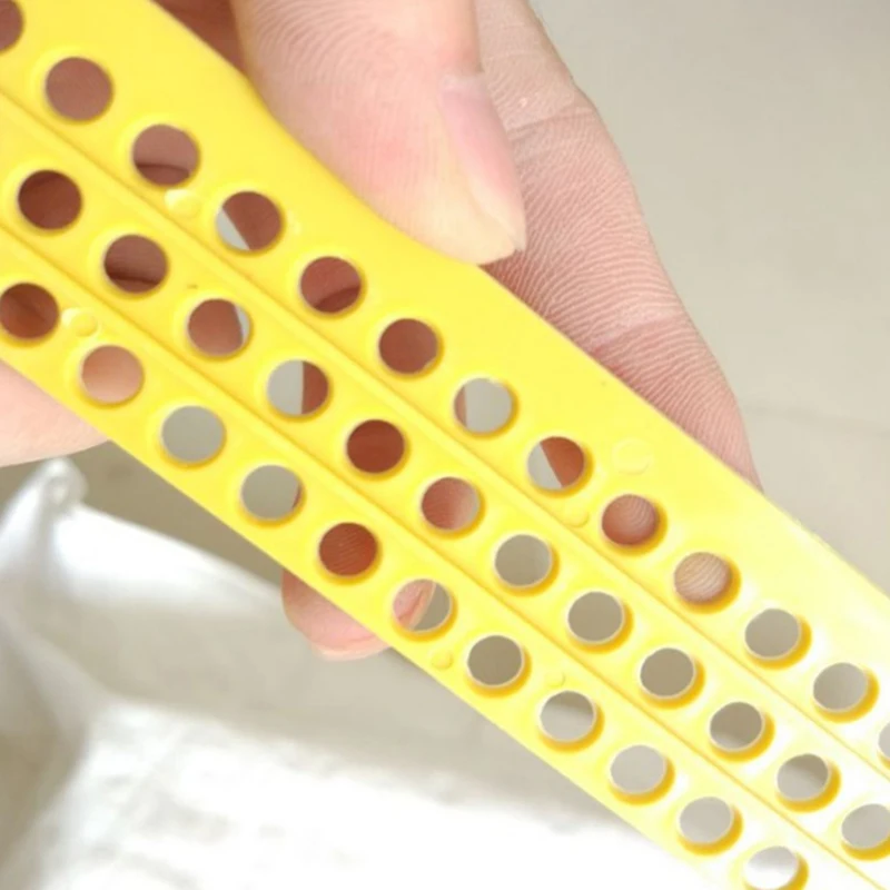 30Pcs Plastic Three Rows Pollen Powder Removal Device Yellow Beekeeping Flakes Off Pollen Tool Pollen Remover Separation Tablets