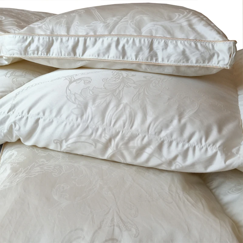 Winter Duvet 95% White Sticky Goose Down Filling 1500 Grams ，Cotton Jacquard Shell Cover 220 x 240 cm 1 Piece Customize