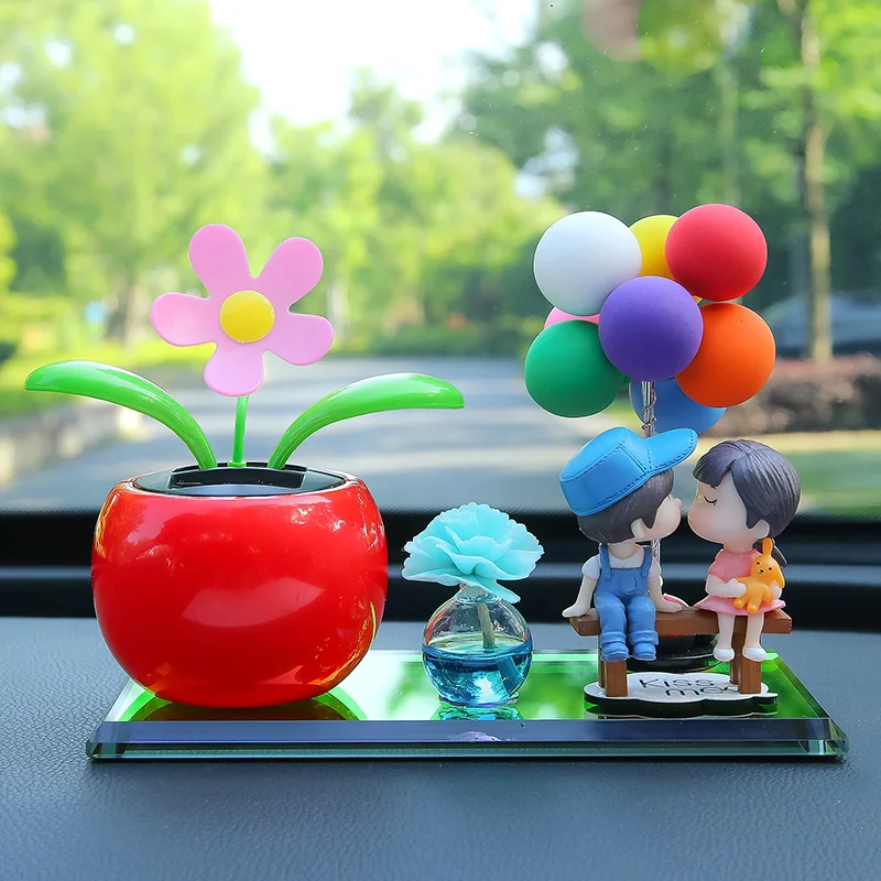 2021 New Car Center Console Solar Shaking Sunflower Couple Balloon Creative Doll Home Office Car Decoration Gift