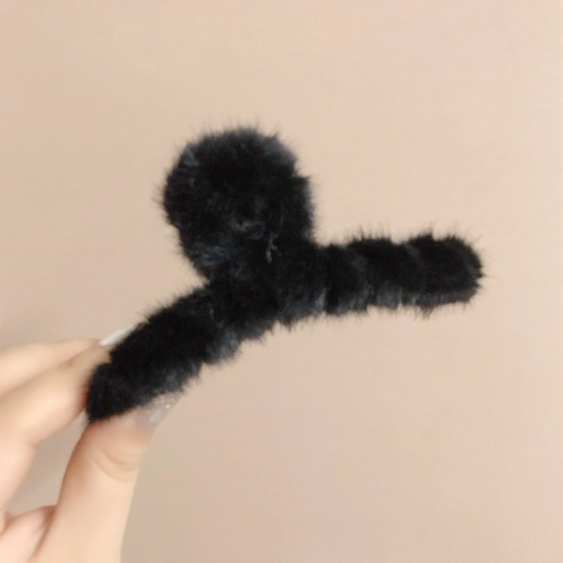 Kawaii Autumn Winter Fur Hair Claw Korea Fashion Vintage Solid Hairy Shark Hair Clip for Women Girl Hairpin Handmade Accessories