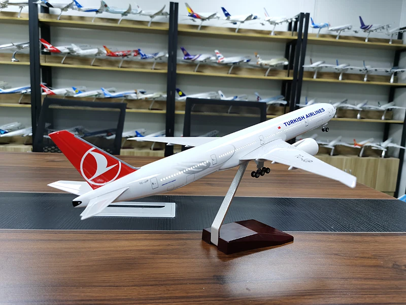 47CM 1/157 Scale Turkish Air Airlines 777 B777 Aircraft Model W Light and Wheel Landing Gear Diecast Plastic Resin Plane