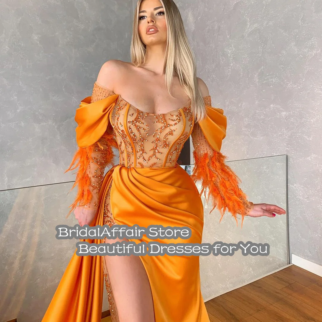 BridalAffair-vestidos de graduación de sirena naranja con plumas y abertura lateral, vestidos de noche de fiesta con cuentas de satén, 2022