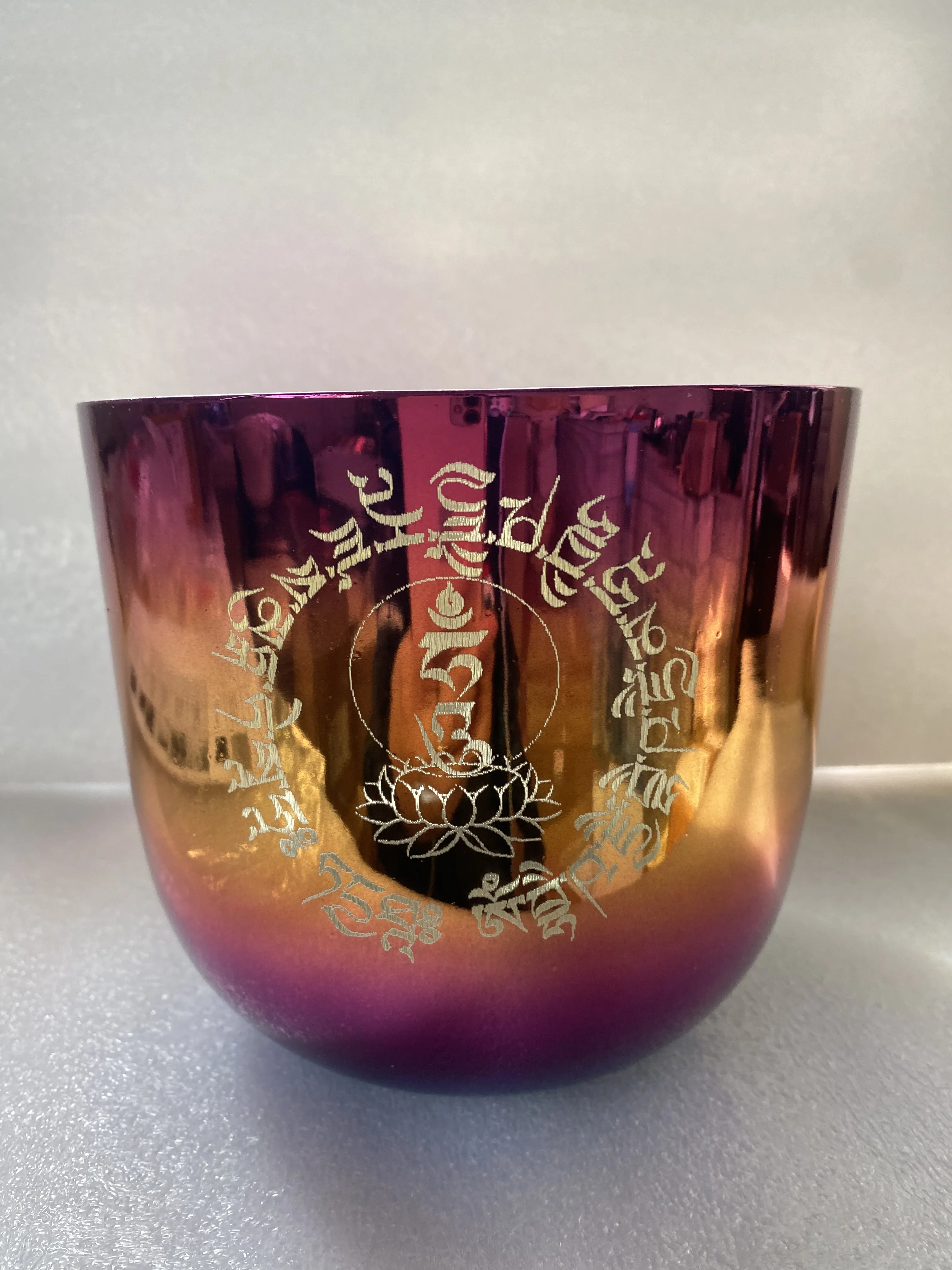 

3rd octave B note perfect pitch mixed color bowl with engraving "Medicine Buddha Mantra"432HZ