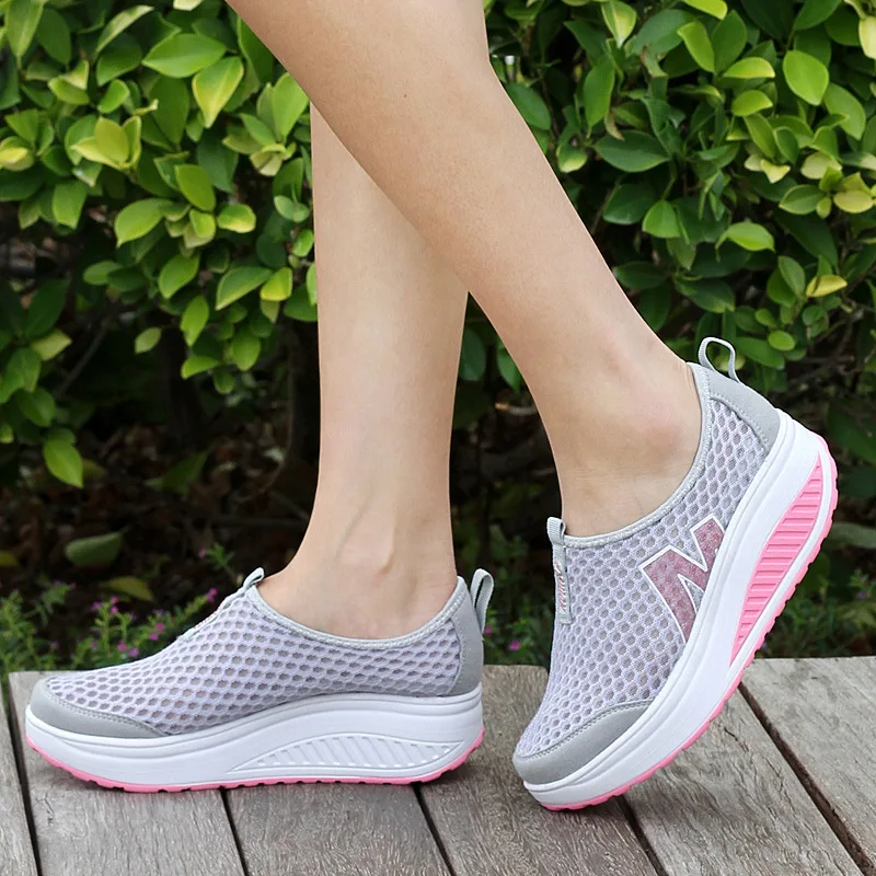 Women's Thick Bottom Shoes 2019 New Sports Leisure Mesh Cloth Shake Slope Women's Shoes Breathable Sneakers For Students