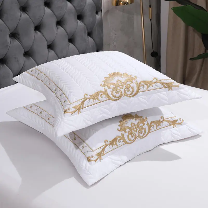 Set di biancheria da letto con ricamo dorato di fascia alta Set copripiumino in cotone egiziano nobile europeo di lusso federe per lenzuola King