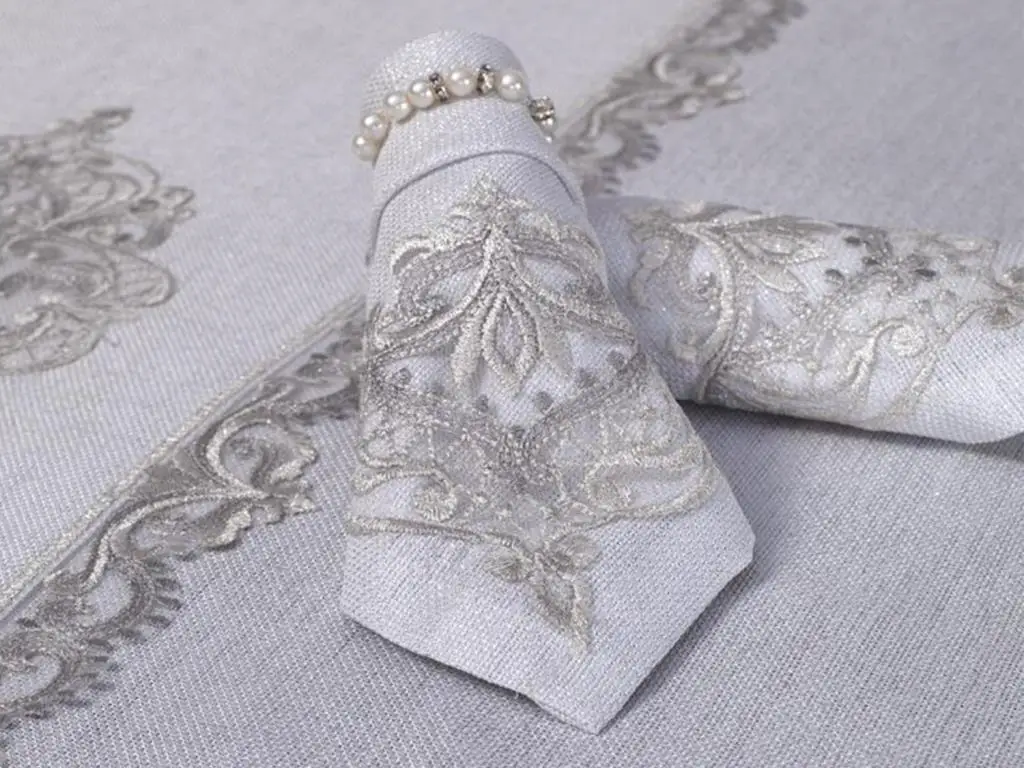 26 piece Elegant Table Cover Set Silver