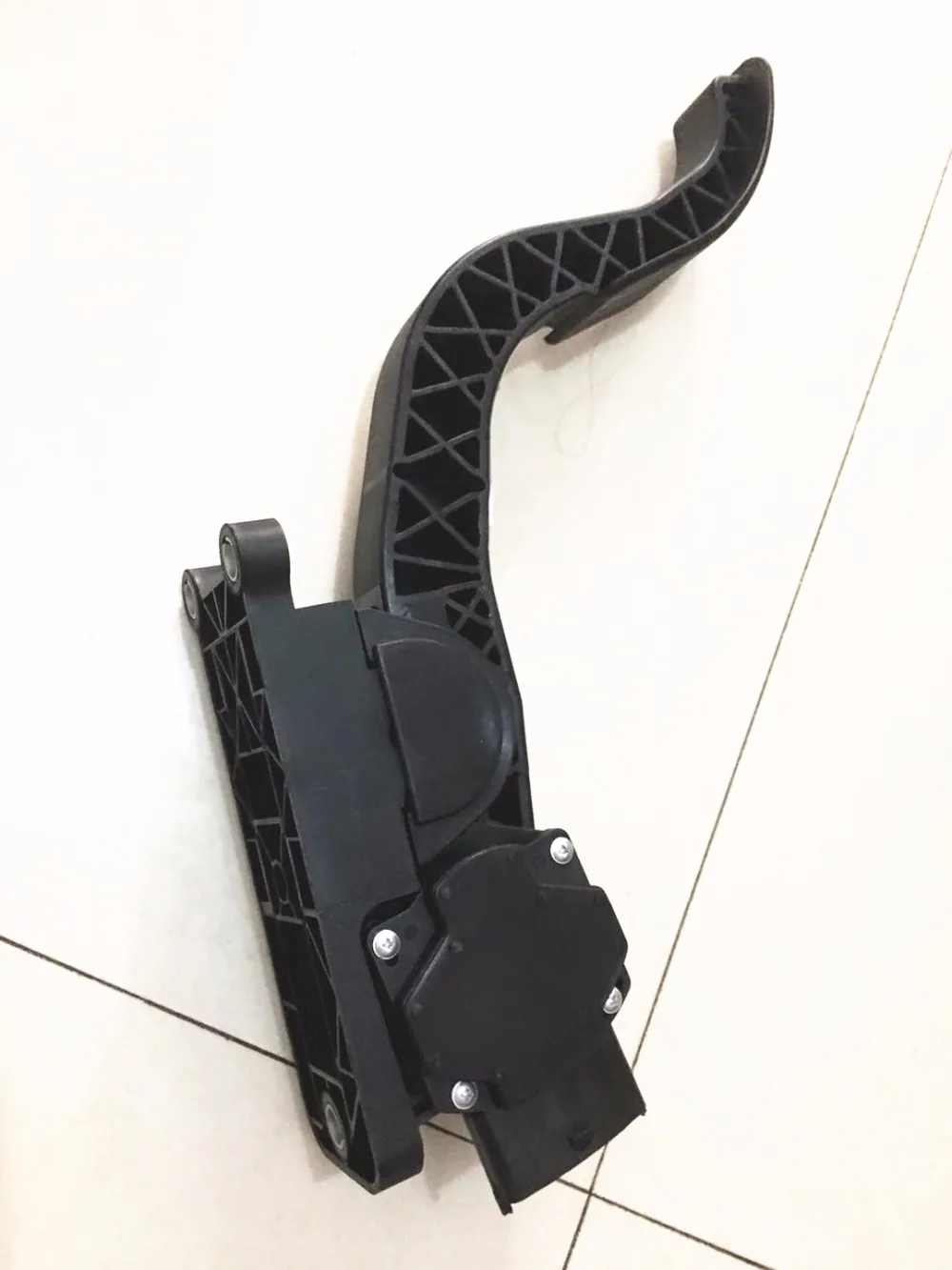 

педаль акселератора масла 1108010 R001 деталей JAC