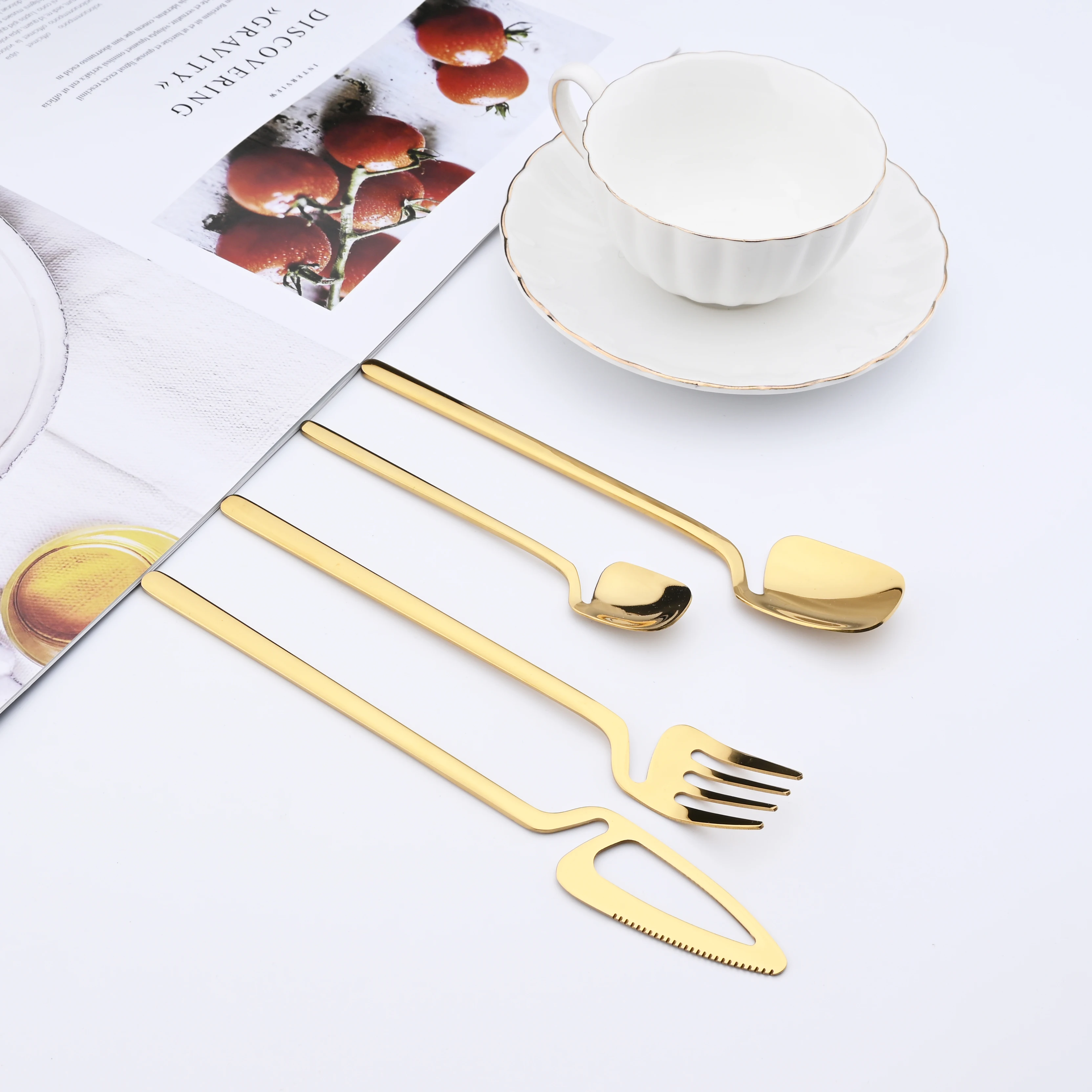 4Pcs Gold Cutlery Set Knives Dessert Forks Spoons Dinnerware Set 304 Stainless Steel Tableware Set Home Kitchen Silverware Set
