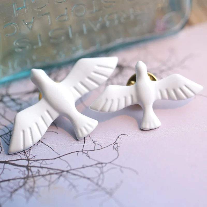 Korean Girl Brooch 2021 Fashion New Wild Small Fresh White Peace Dove Collar Pin Badge Clothing Women\'s Clothing Sales Coraline