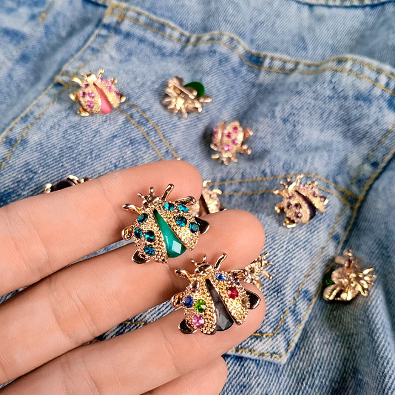 New Fashion Shiny Crystal Brooches Pin Colorful Mini Ladybird Bee Insect Shape Lapel Pins For Women Jewelry Clothing Accessories