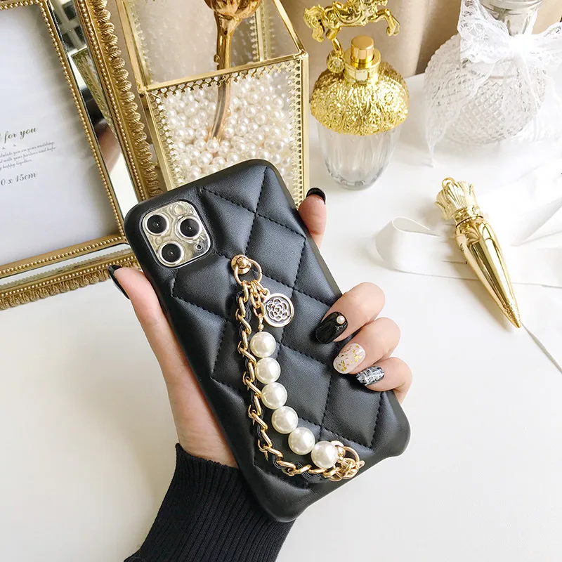 Pearl Leather Wrist Chain Hand Strap Flower Pendant Lambskin Case Cover For Iphone 15 14 13 12 11 Pro XS Max XR X 8 7 Plus