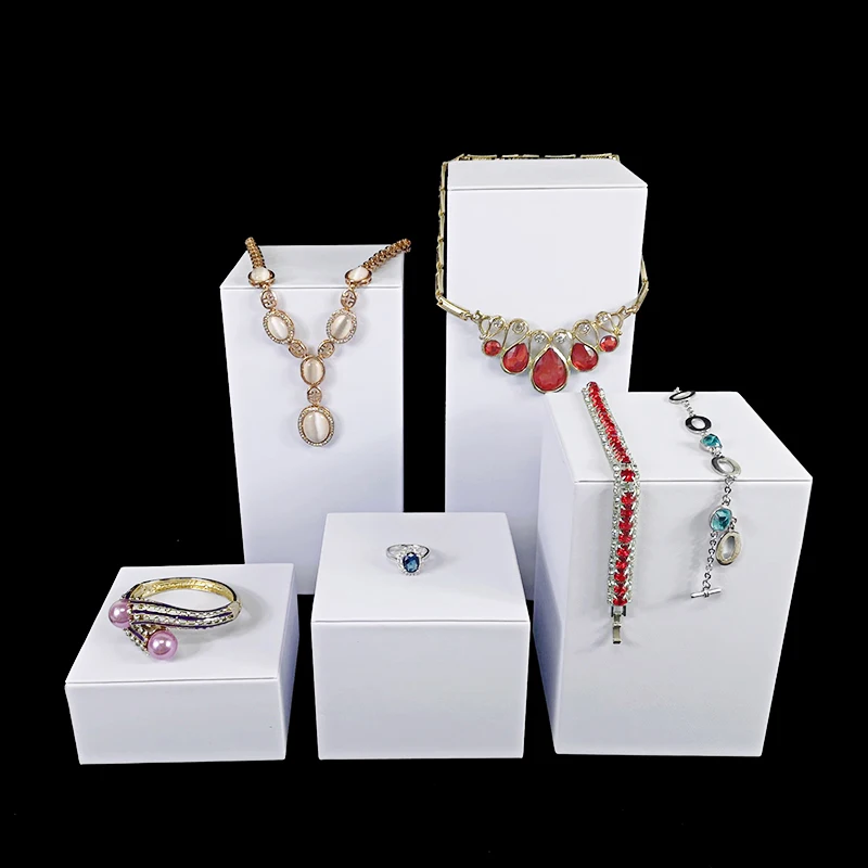 

Чисто белый PU витрина для демонстрации ювелирных изделий, витрина, серьги, ожерелье, часы, дисплей, держатель, квадратный столбец, косметический стенд для демонстрации