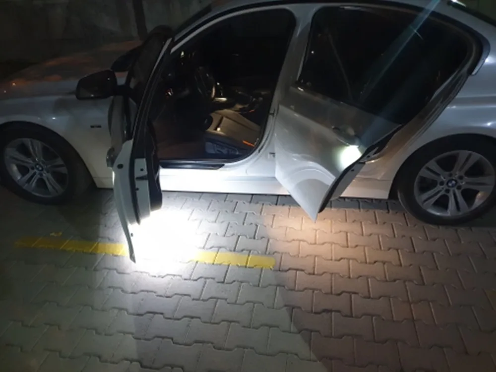 2 Stück LED-Innenbeleuchtung für Tür, Fußraum, Kofferraum und Gepäckraum für BMW E90 E91 E92 E93 E60 E70 E82 E87 X1 X3 X5 X6 F10 Mini – Detail 6