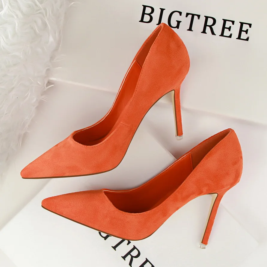 Elegant Classic Suede Pumps 4\