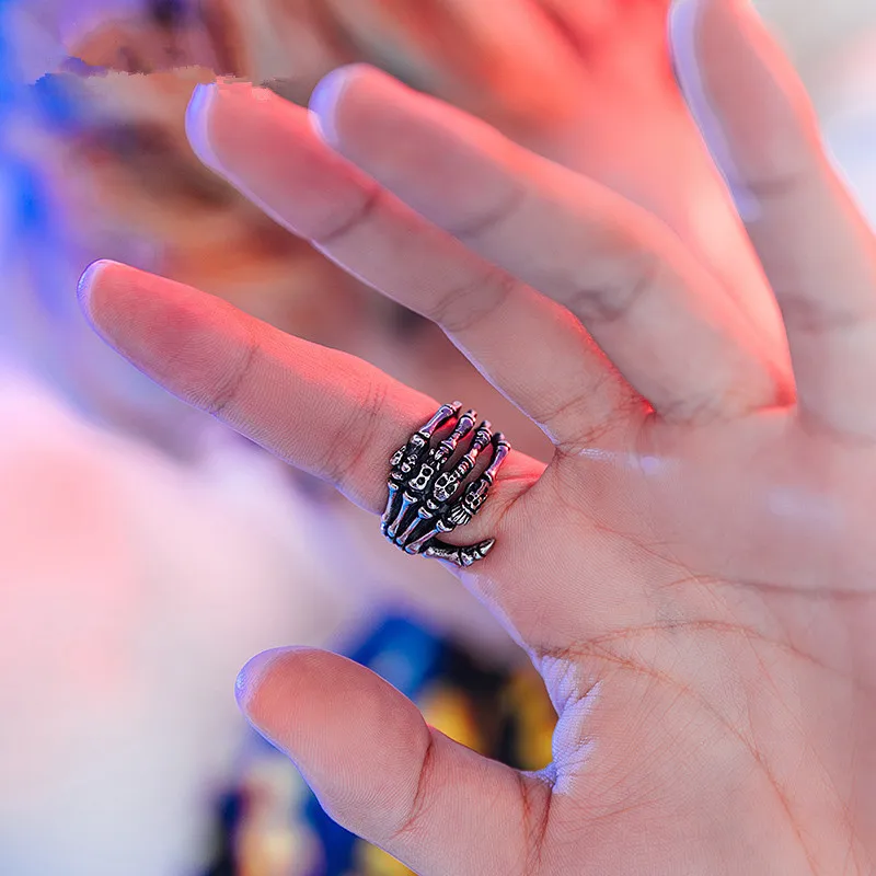 Domineering Skull Ghost Paw Hand Bone Plating Alloy Ring Men Retro Punk Hip Hop Gothic Accessories Banquet Jewelry Gifts