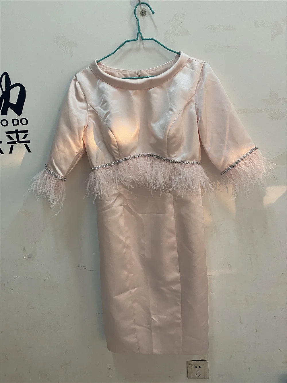 Bainha/coluna mãe da noiva vestido elegante jewel neck joelho comprimento cetim meia manga com faixa/fita 2022