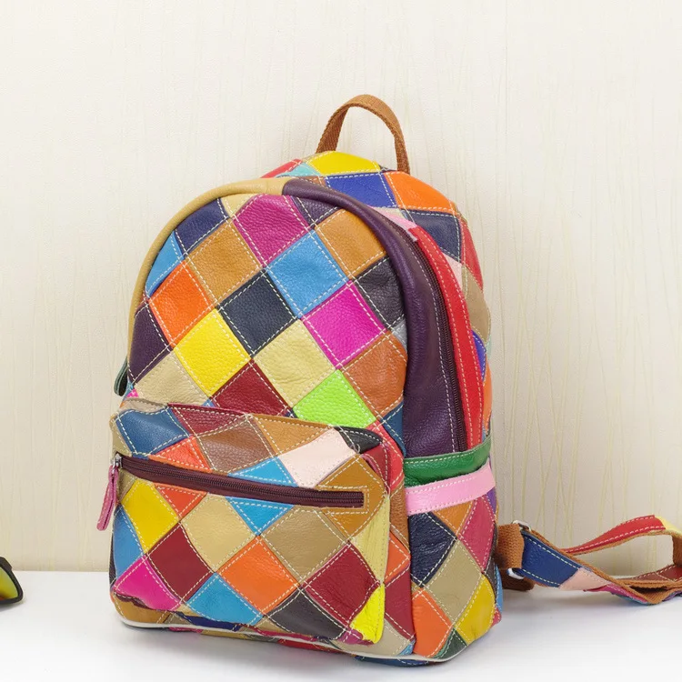 Mochila de patchwork de couro genuíno para mulheres, mochila de viagem casual para estudantes universitários, colorida e geométrica, nova moda, 665