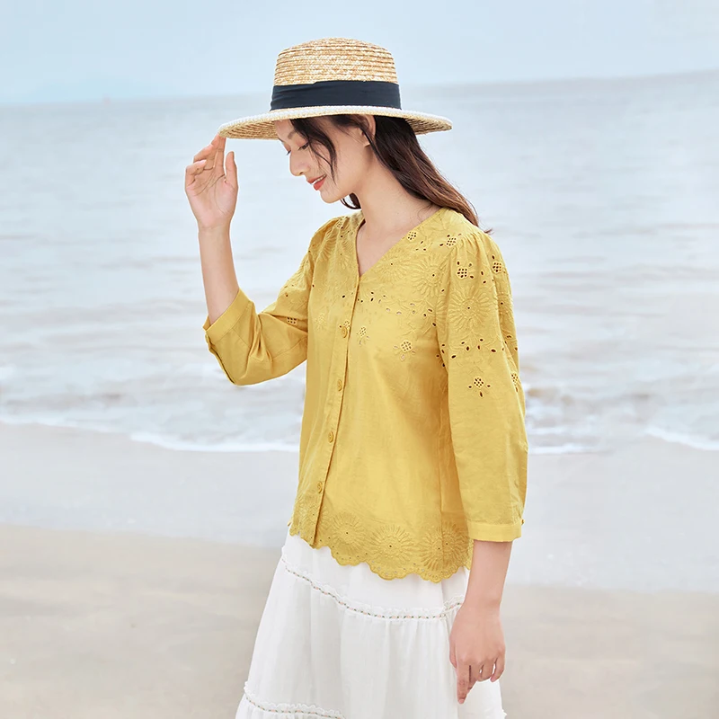 INMAN Summer Women's Blouse Elegant Retro Yellow Or White Cotton V-Neck Hollow Embroidered Lace Hem Button Cardigan Female Shirt