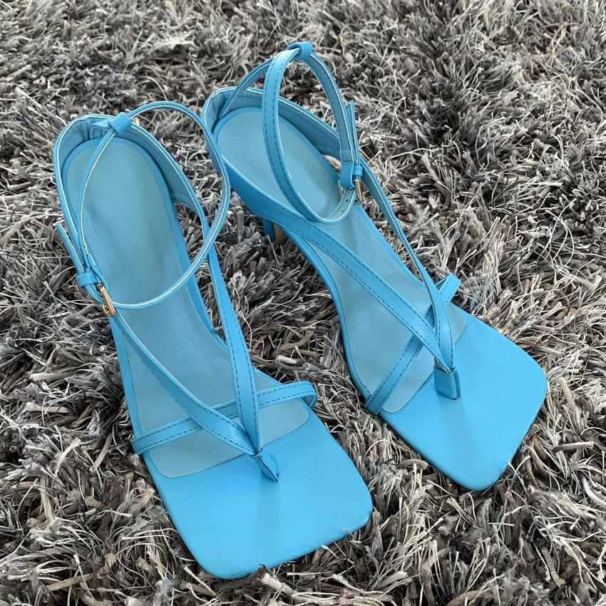 Summer Women Sandals Narrow Band Vintage Square Toe High Heels Buckle Strap High Heel Sandals Women V-neck Designer Shoes Women