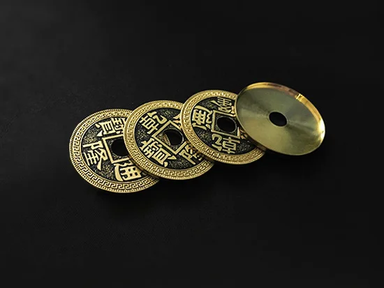 Chinese Coins and Ribbon by Jimmy Fan(3.8cm)Magic Tricks Close Up Magia Three Coins Penetrate On / Off Ribbon Magie Gimmick Prop