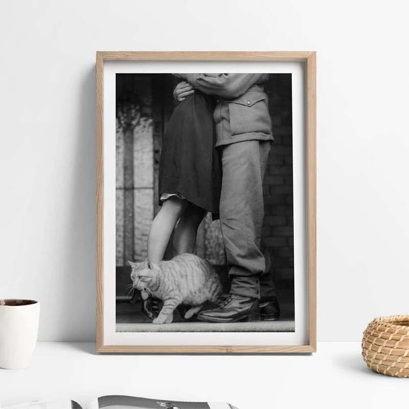 World War II Photo Vintage Poster Print Soldier Goodbye Black White Picture Couple Kissing Romantic Wall Art Canvas Painting