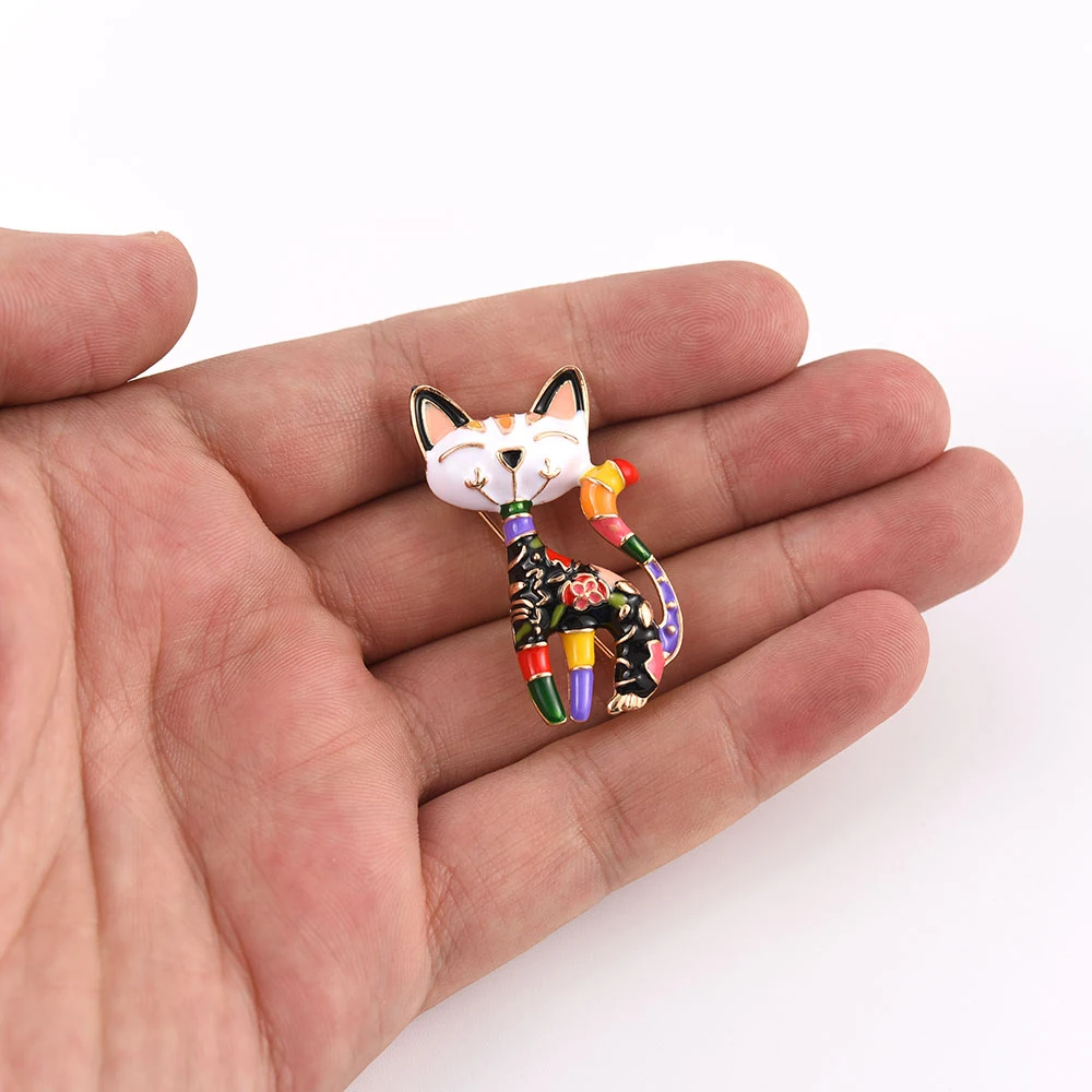 Hanreshe Cartoon Chinese Wind Cat Enamel Brooch Pin Flowers Colorful Art Abstract Animal Pins Lapel Backpack Badge Jewelry