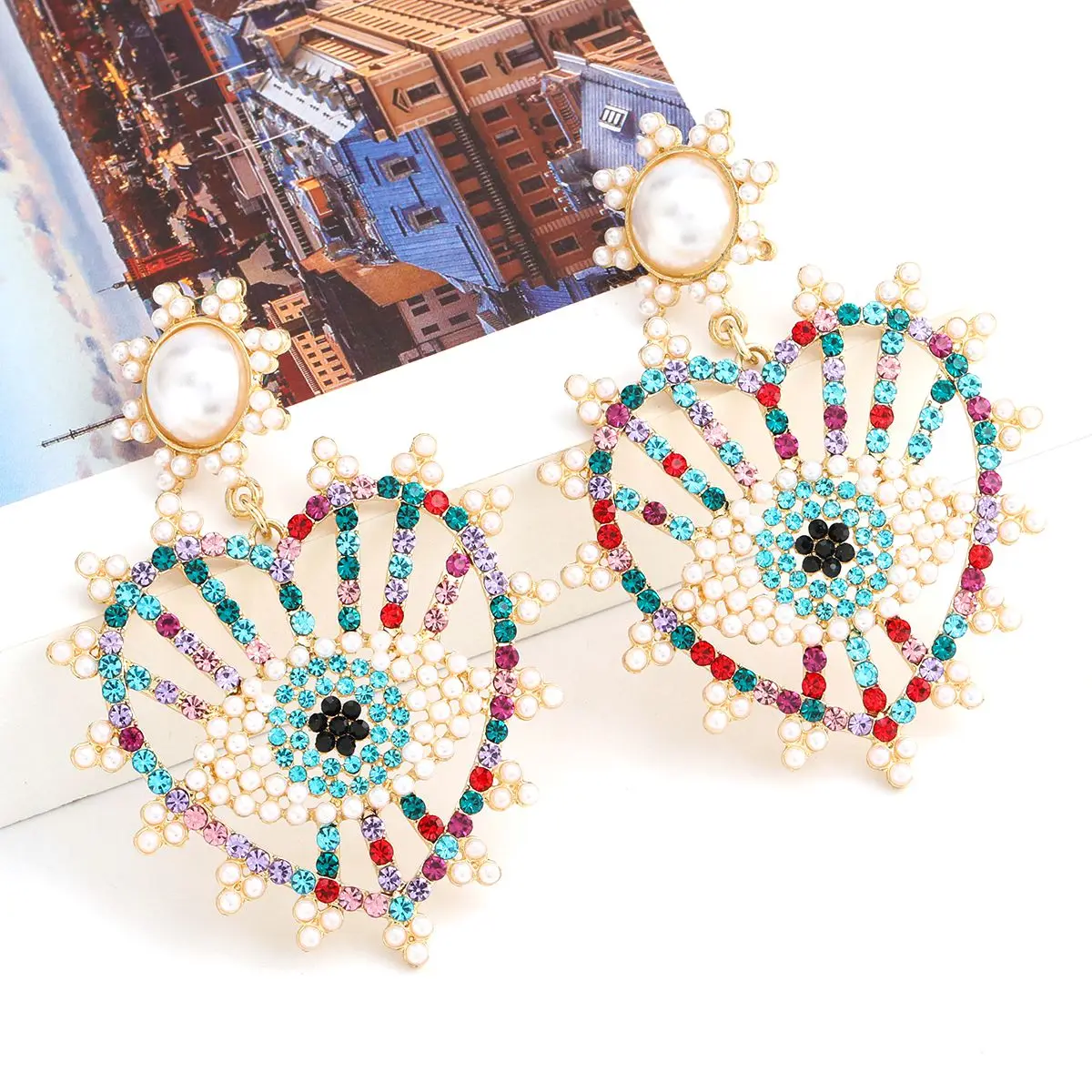 Herdream Unusual Colored Crystal Hollow Pearl Eyes Studded Big Love Earrings For Women Sexy Popular Girls Fashion Jewelry Trendy