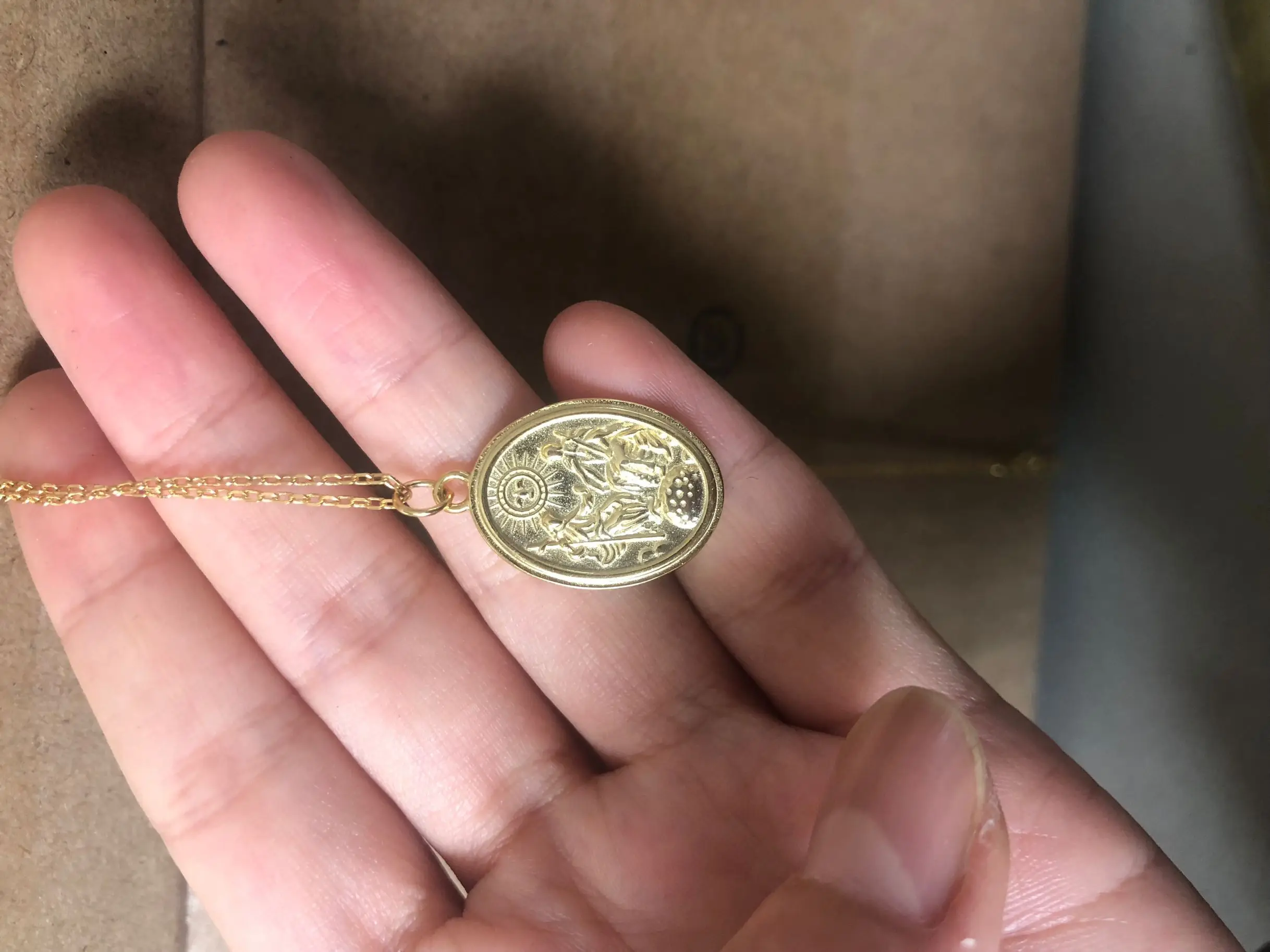 Roman Authentic 925 Sterling silver gold SUN Queen letters engraved personality Oval Coin Pendant Necklace Charms  C-B710