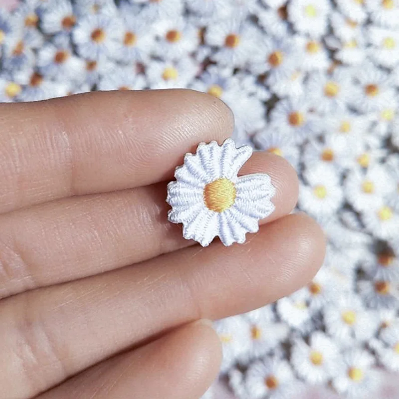 Self-adhesive 10pc White Daisy Small Flower Patches for Clothing Shoe T-shirt Iron on Clothes Applique Stripe Fabric Sticker DIY