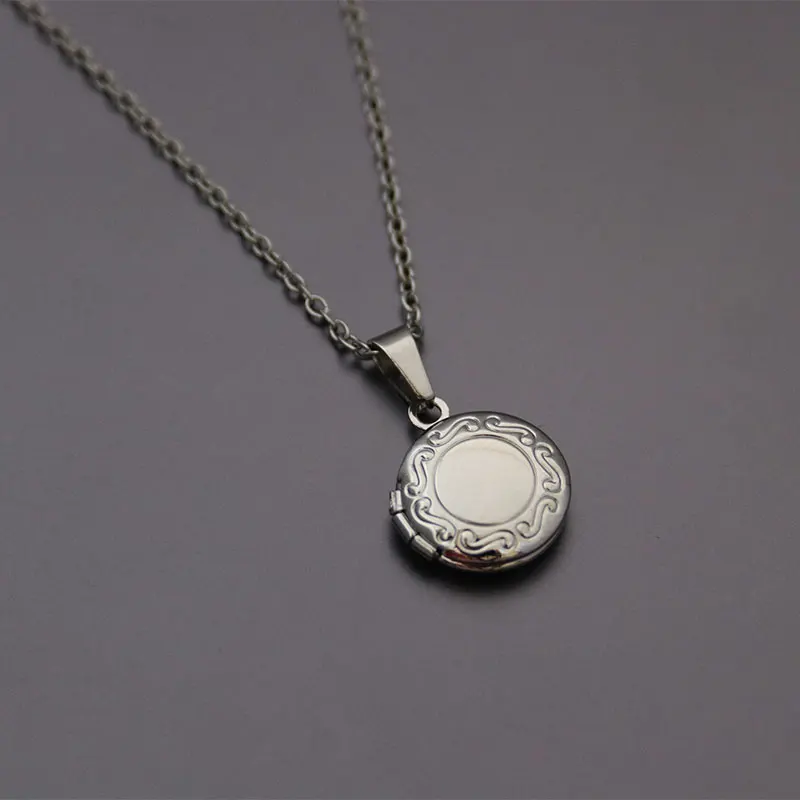 1pc Tiny Engraved Round Photo Frame Pendant Geometric Charms Floating Locket Necklaces Women Kids Fashion Memorial Jewelry