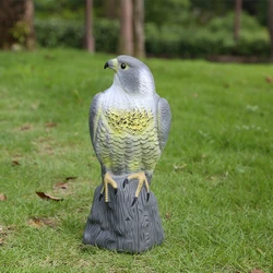 Falso realista pássaro scarer plástico águia falcon chamariz espantalho para jardim quintal repelente de aves ao ar livre controle de pragas