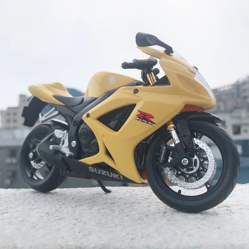 

Модель мотоцикла Maisto 1:12 Suzuki GSX-R600, литая под давлением