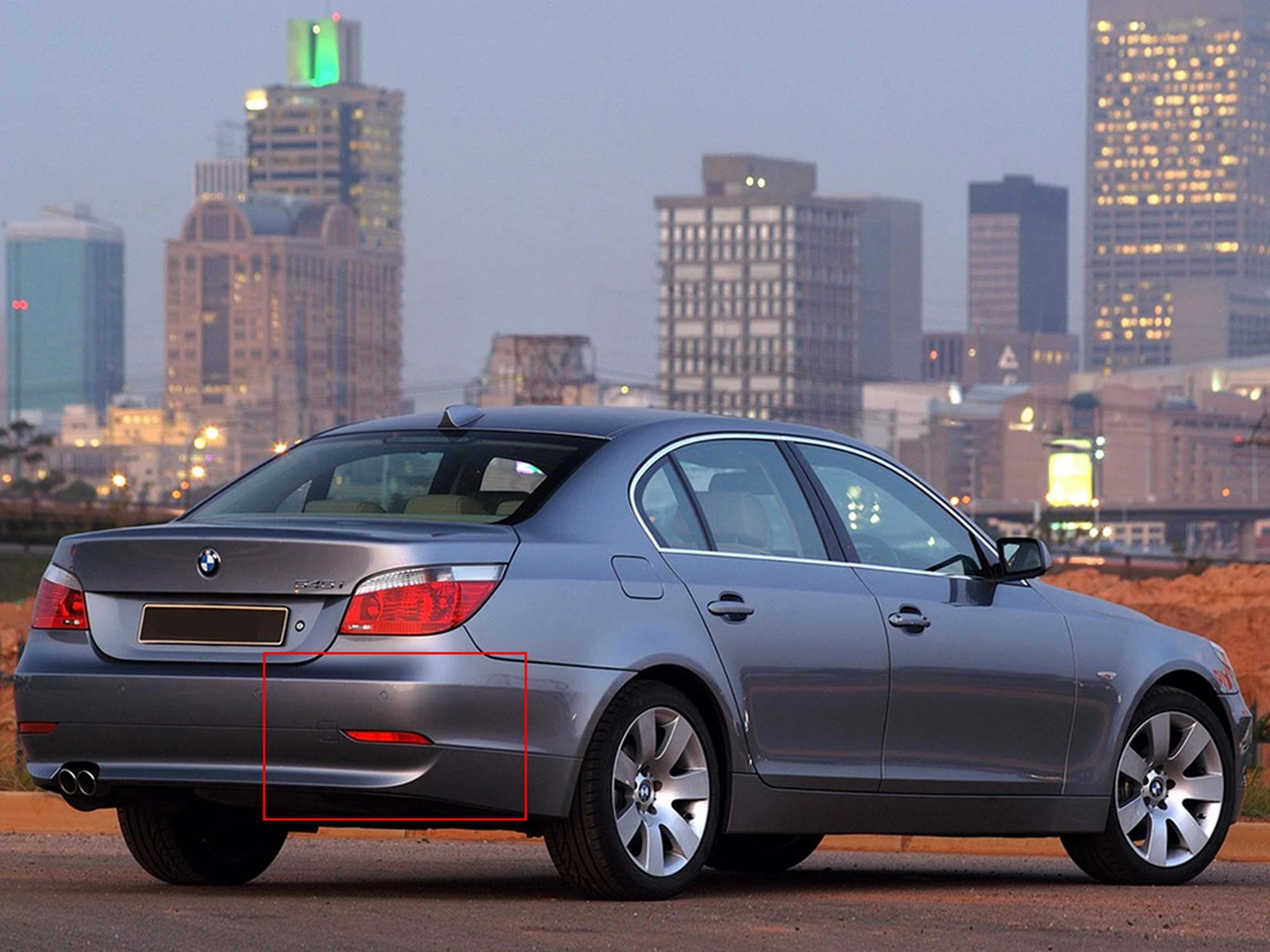 Right Side Red Lens Rear Bumper Reflector Tail No Light For BMW 5-Series E60 E61 2003-2007