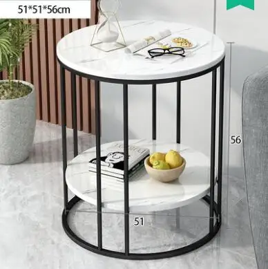 Kleiner runder Tisch im Wohnzimmer