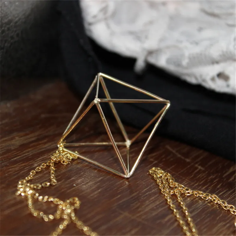 

XIALUOKE Retro Metal Line Three-dimensional Hollow Out Lanterns Sweater Chain Pendant Necklace Women Costume Jewelry