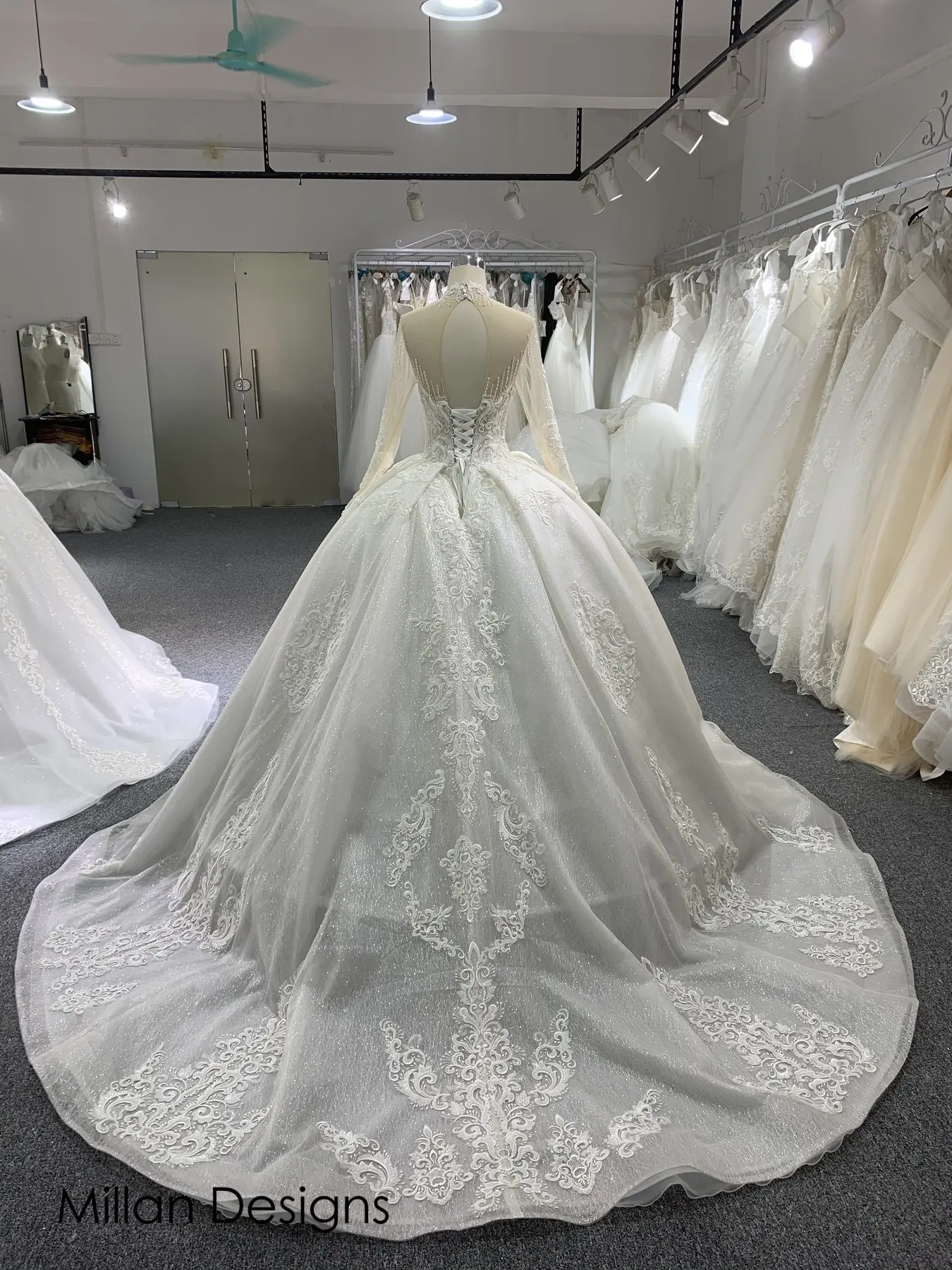 Real Photos Luxury Long Sleeves Wedding Dresses Crystals Ball Gown Bridal Dress Beaded Muslim Bridal Gown 2022 Vestido De Novias