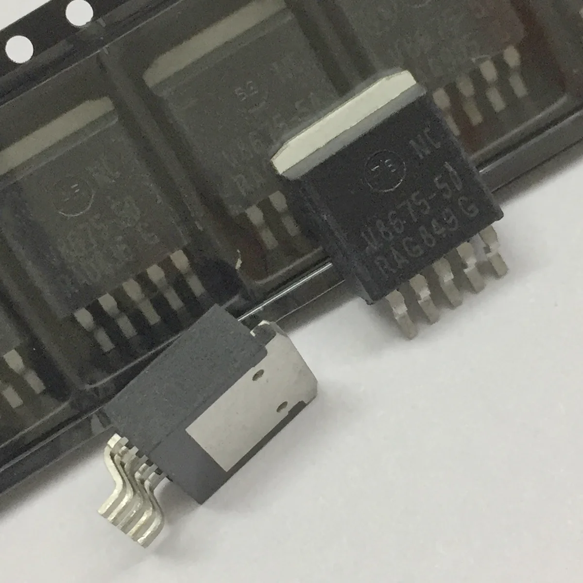 V8675-50 50ชิ้น/ล็อต TO263-5 350MA 5V