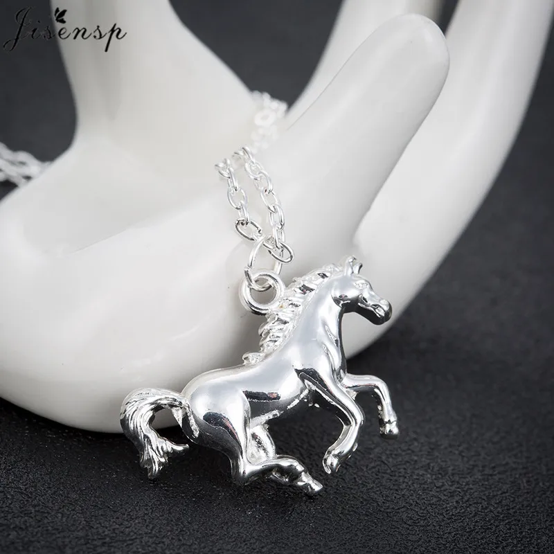 Lucky Running Horse Pendant Necklace Women Jewelry Cute Animal Horseshoe Horse Necklaces Mother\'s Day Accessories Wholesale 2024