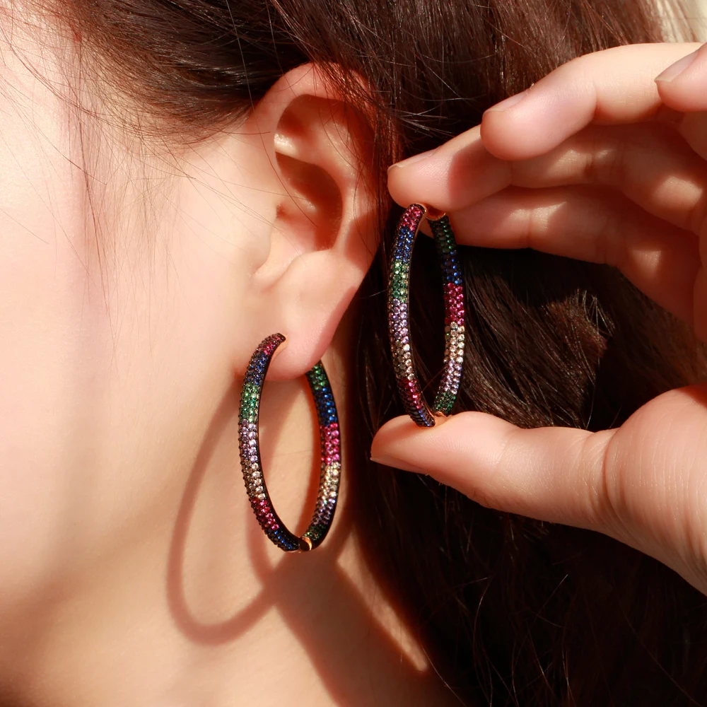 CWWZircons Trendige zweifarbige Regenbogen-Zirkon-Kreis-Creolen für Damen, Schmuck, Hip-Hop, Pendientes Mujer, Großhandel E0440 – Detail 1