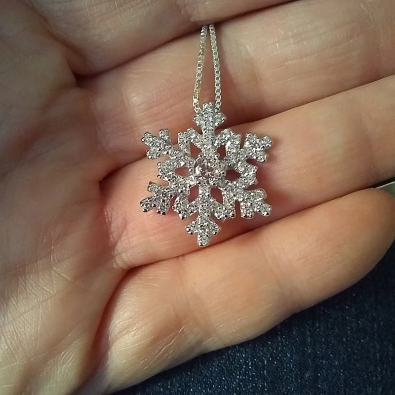Huitan Fancy Snowflake-shaped Pendant Necklace Women Shiny CZ Romantic Sweater Chain High Quality Silver Color Wedding Jewelry